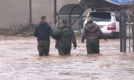 Boszniában taposóaknákat sodort lakott területekre az árvíz