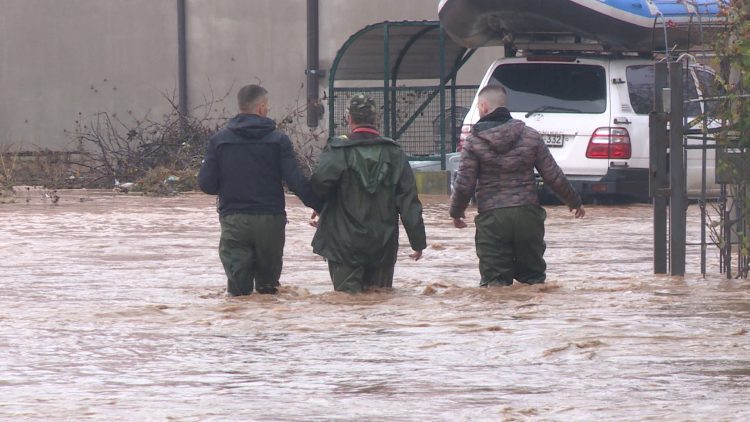 Kritikus méreteket öltött az árvíz Boszniában (Videó)