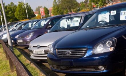 Az újautó-hiány miatt 2000 euróval is drágábbak a középkategóriás használt autók