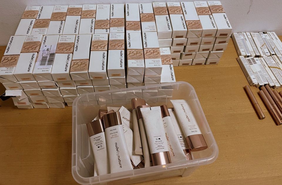 Több mint 230 ezer euró értékben foglaltak le kozmetikai terméket Horgoson