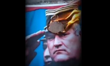 Újvidéki antifasiszták égették el Ratko Mladić képét