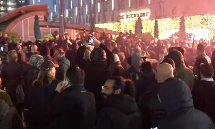 Hollandiában rendőrök lőttek a lezárások ellen tüntetőkre