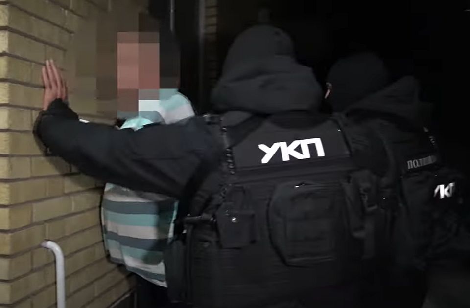 Tizenhat személyt tartóztattak le migránsok csempészése miatt (VIDEÓVAL)