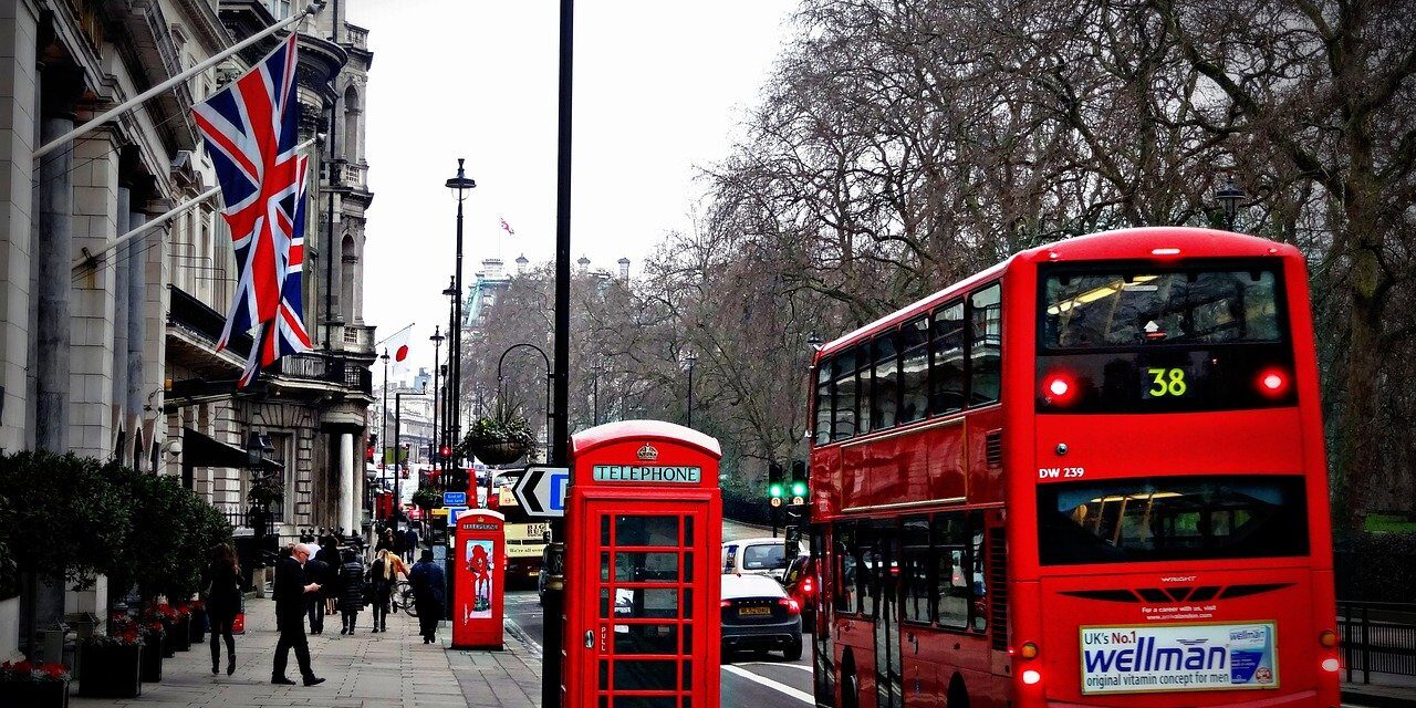 London polgármestere szerint kölcsönösen szabad mozgást kell biztosítani a brit és az uniós fiataloknak