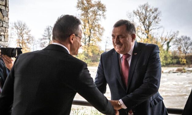 Szijjártó miért kampányolt nyíltan, szerbül Milorad Dodik mellett?