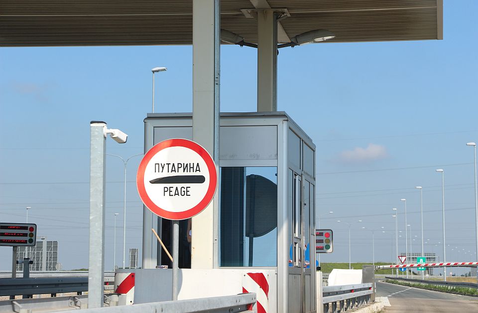 Vesić: Újév után a gyorsforgalmi utakon és az autóutakon is kell fizetni útdíjat