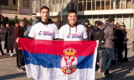 Gimnáziumi tanulók tüntettek Čačakon a Rio Tinto ellen