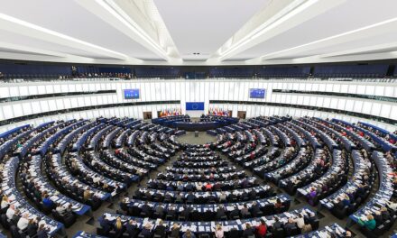 Az Európai Parlament élesen elítélte Szerbiát, amiért fegyvereket adott el Mianmarnak