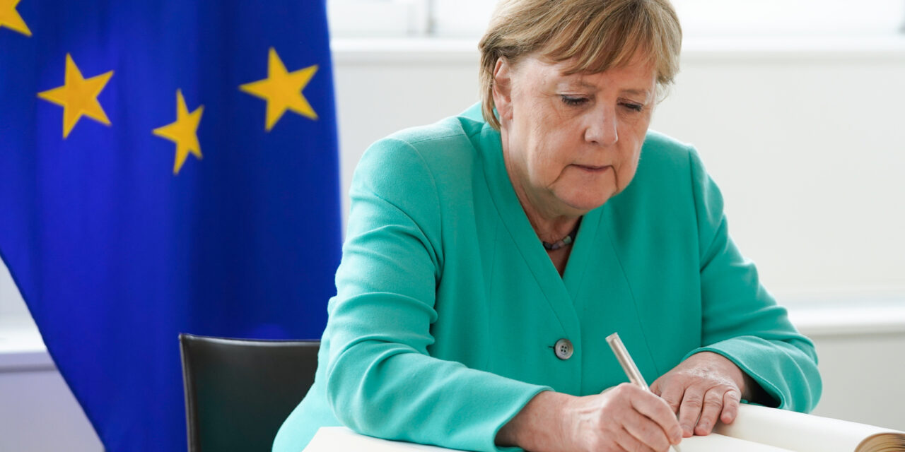 Pályafutásáról ír könyvet Angela Merkel