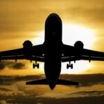 Káosz a levegőben, tűz miatt nincs áram Heathrowban, köröznek a gépek a levegőben