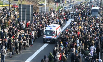 Újvidéken és Belgrádban is tüntet hétfőn az ellenzék