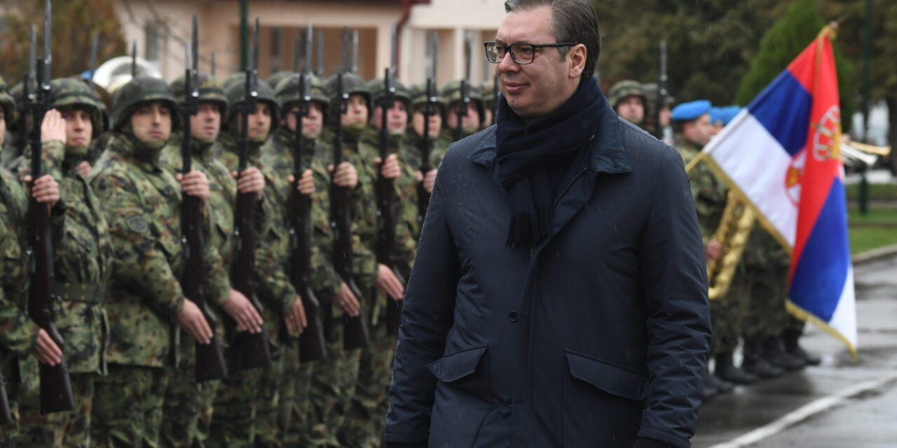 Szakszervezet: Vučić valótlant állít, a katonaság fizetése nem növekedett 70 százalékkal