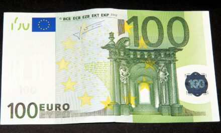 Még egyszer száz eurót kapnak a fiatalok