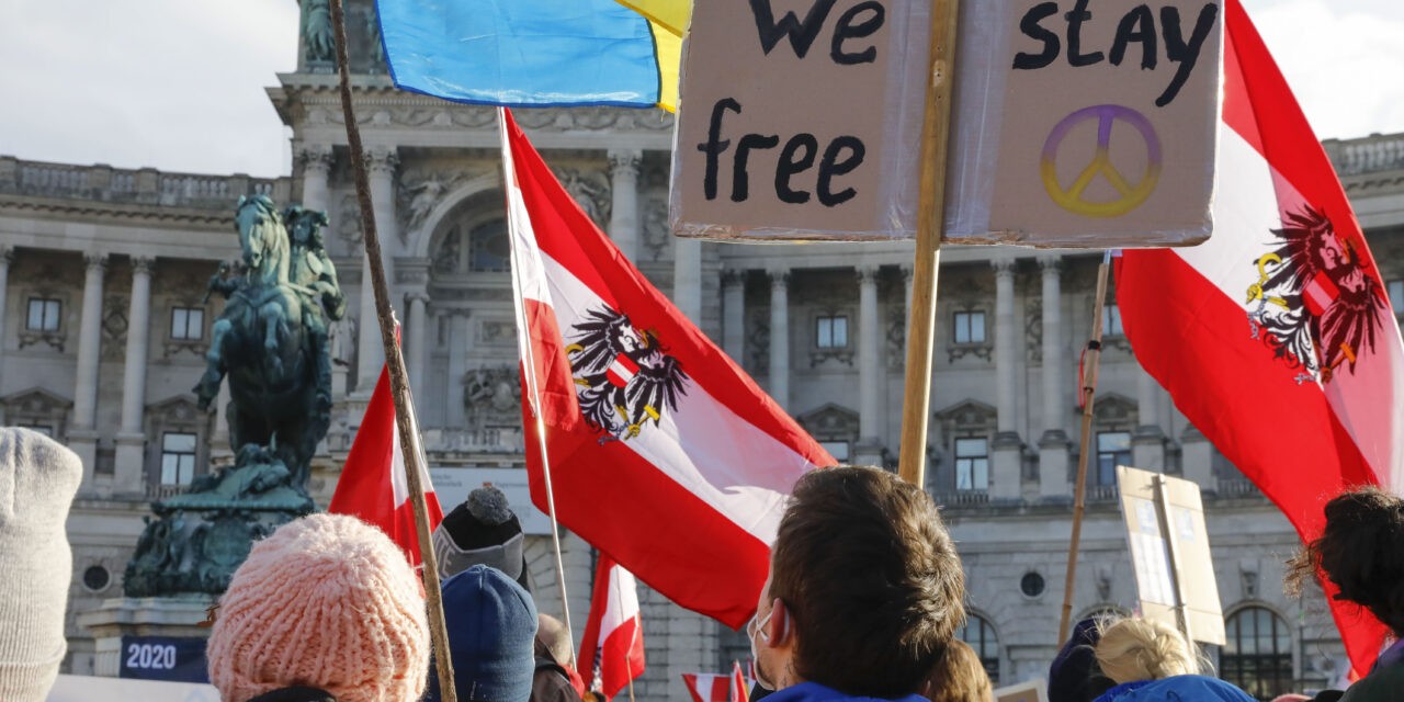Negyvenezren tiltakoztak Bécsben a korona-intézkedések miatt