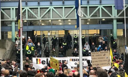 Erőszakba torkollott Brüsszelben a járványügyi intézkedések elleni tüntetés