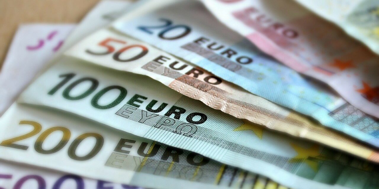 Egymilliárd euróba került a dinár stabilitása