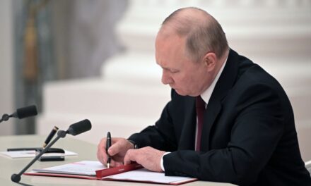 Putyin pénteken aláírja a négy ukrán régiót elcsatolását