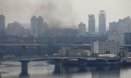 Az oroszok bombázzák Kijevet