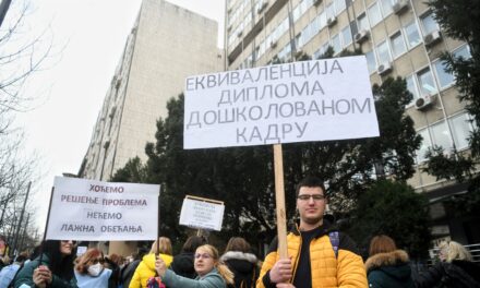 Óvodapedagógusok tiltakoztak Belgrádban