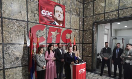 Dačić pártjának minden listáját vezeti, ő a kormányfő-jelölt, de az elnökválasztáson Vučićot támogatja