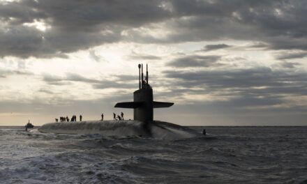 Az orosz védelmi minisztérium szerint egy amerikai tengeralattjáró behatolt a keleti vizeikre