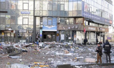 Ukrán városokat lőnek az oroszok, több tucatnyian haltak meg