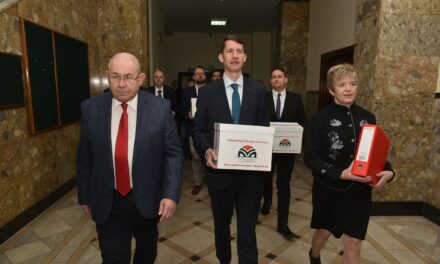 Pásztor, Kovács, Fremond – Átadta jelöltlistáját a VMSZ