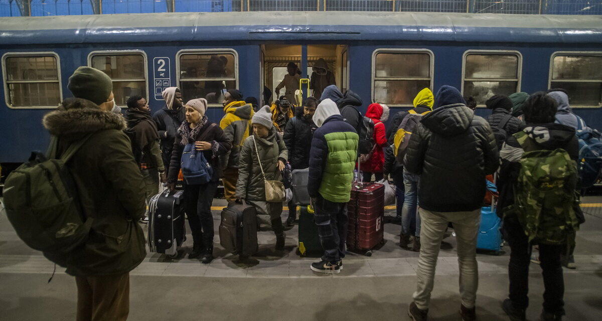 Kétszázezer menekült Magyarországon