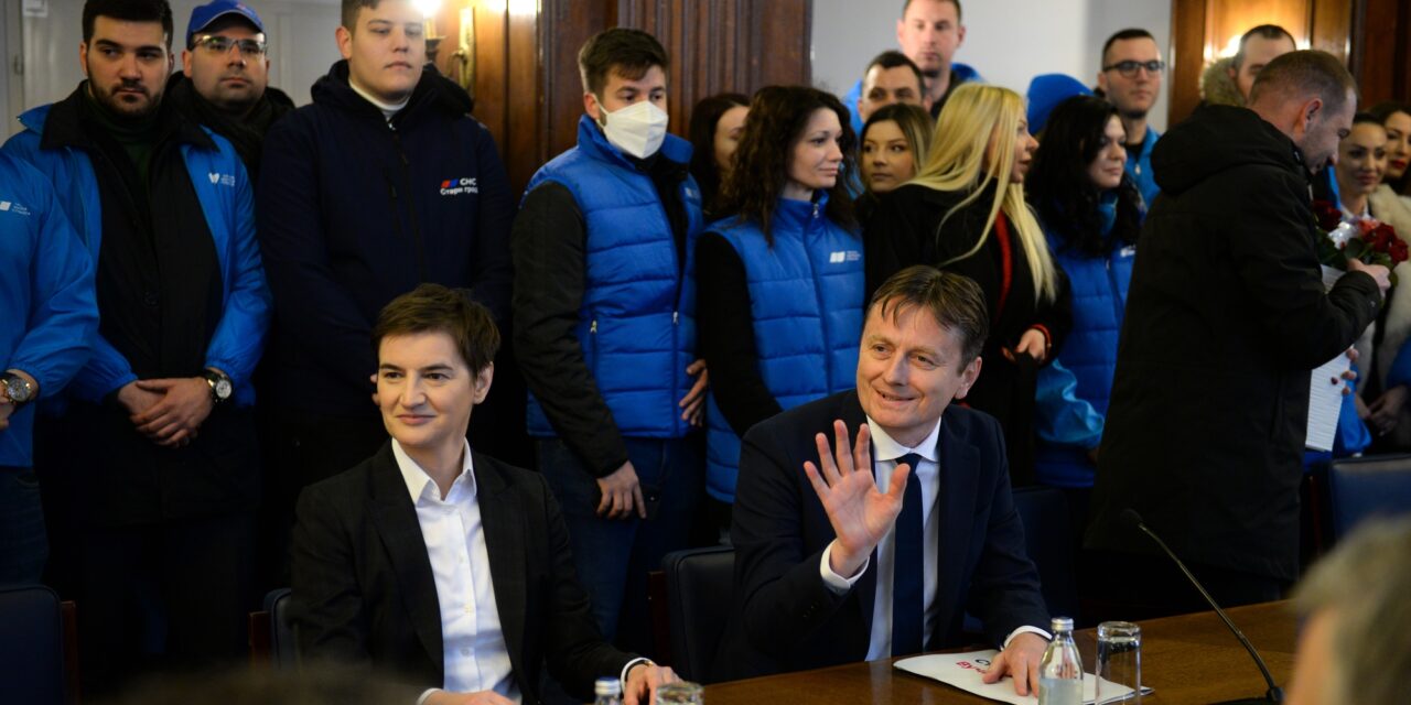 A haladók átadták a Vučić elnökjelöltségét támogató aláírásokat