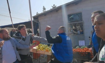 A boleči piacon ellenzéki aktivistákra támadtak a haladók