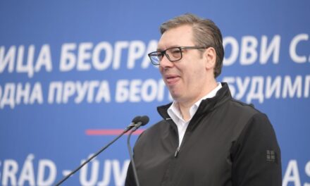 A hadseregnek gratulált Vučić