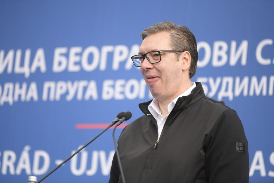 Vučić: Az olajembargóra vonatkozó döntést december 1-ig elhalasztották
