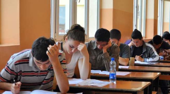 Oktatási Minisztérium: Az állami érettségit a 2025/26-os tanévre kell(ene) halasztani