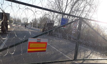 Negyvenperces késéssel nyitott a Horgos-Röszke közúti határátkelő