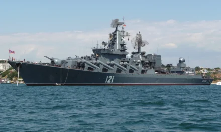 Súlyosan megsérült az orosz fekete-tengeri flotta zászlóshajója