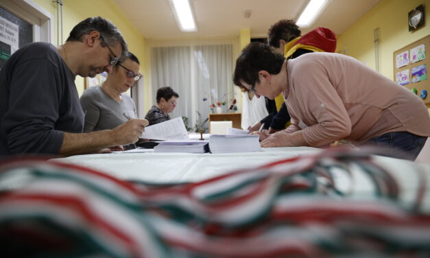 Magyarországon is megnyitottak a szavazókörök