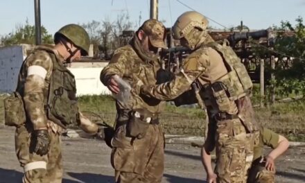 265 ukrán fegyveres adta meg magát az Azovsztalban, 16 ezret bekerítettek