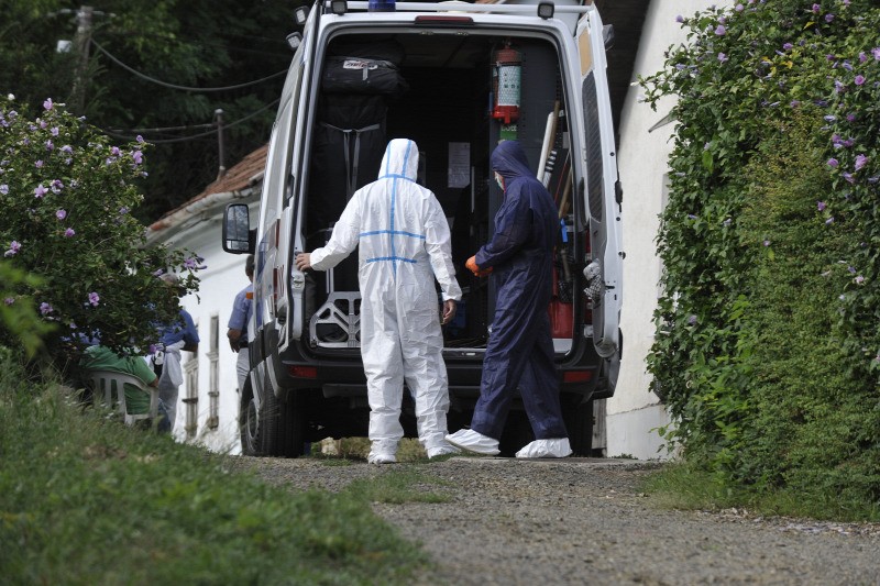 16 és 14 éves lányát gyilkolta meg egy férfi Aszódon