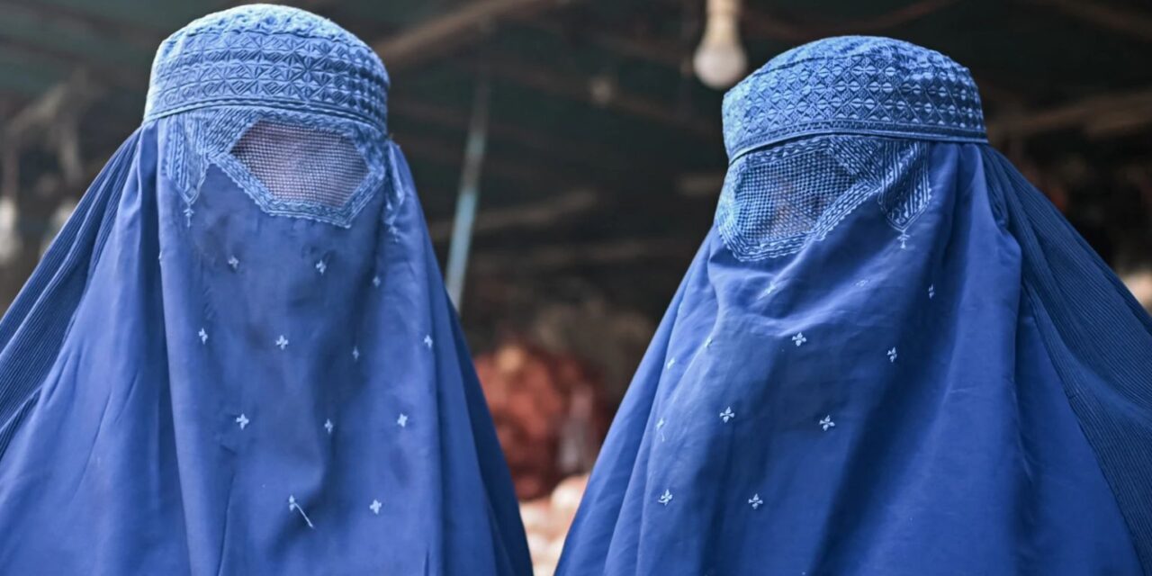 Elrendelték a nők számára a teljes testet elfedő burka viselését