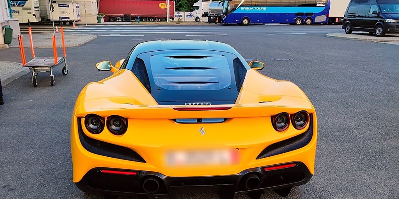 Egy 60 ezer eurós luxusórát akart Horgoson átcsempészni a magyar rendszámú Ferrari sofőrje