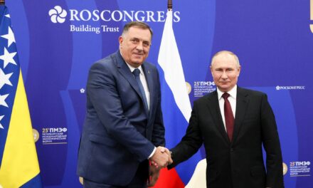Putyin állami kitüntetést adományozott Dodiknak