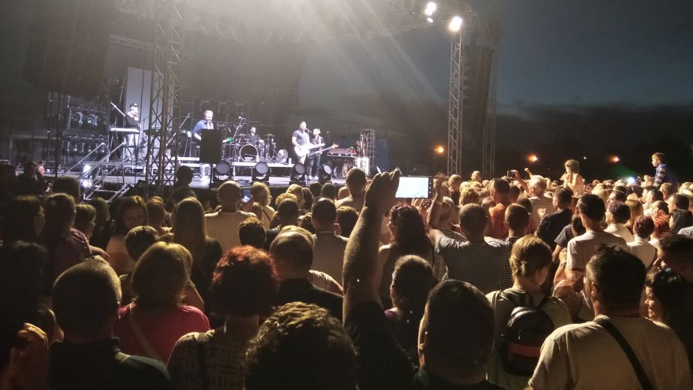 Tízezer ember előtt koncertezett Ákos Vajdaságban