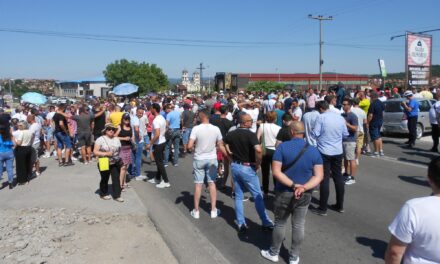 Kétórás útblokádot tartottak a kragujevaci Fiat dolgozói