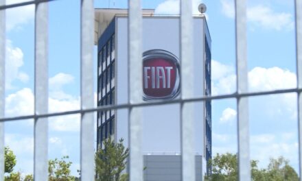 A főváros utcáinak lezárására készülnek a Fiat dolgozói