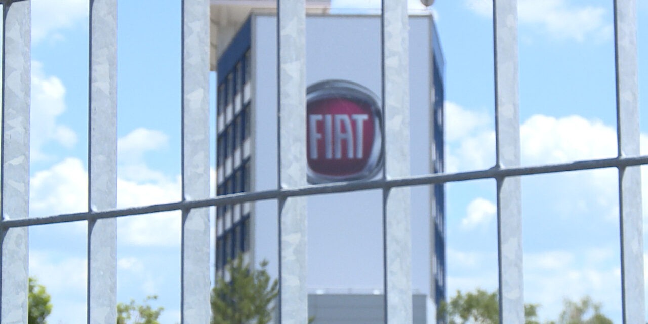 Havi 47.000 dinárt kapnak a Fiat dolgozói, amíg az állam nem talál nekik más munkát