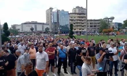 Útlezárással tiltakoznak a Fiat dolgozói