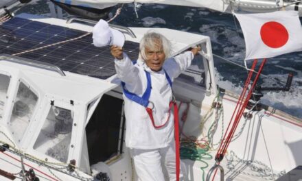 Egy 83 éves férfi a legidősebb ember, aki megállás nélkül átvitorlázott a Csendes-óceánon