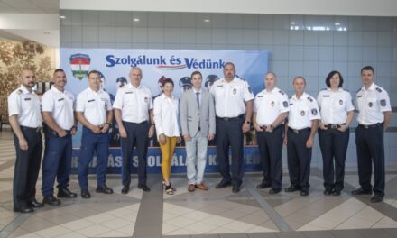 Magyar rendőrök segítik a turistákat Horvátországban