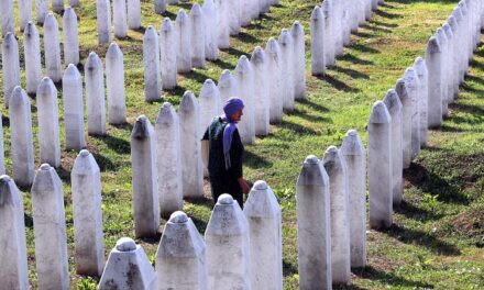 A Srebrenica-határozat elutasítása miatt Bosznia felfüggeszti a Magyarországgal kötött megállapodást