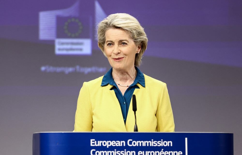 Az EB hivatalosan is támogatja Ukrajna és Moldova európai uniós tagjelöltségét